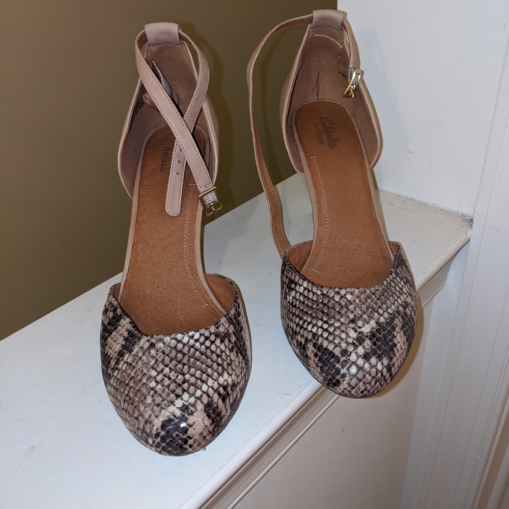 Clark's Animal Print Wedges EUC - Picture 2 of 4